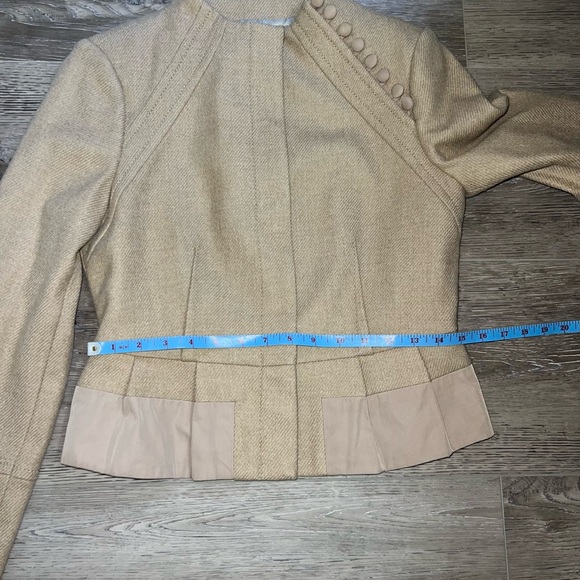 BCBG Max Azria Oatmeal Peplum Cropped Classy Professional Blazer Sz Small - Picture 12 of 15